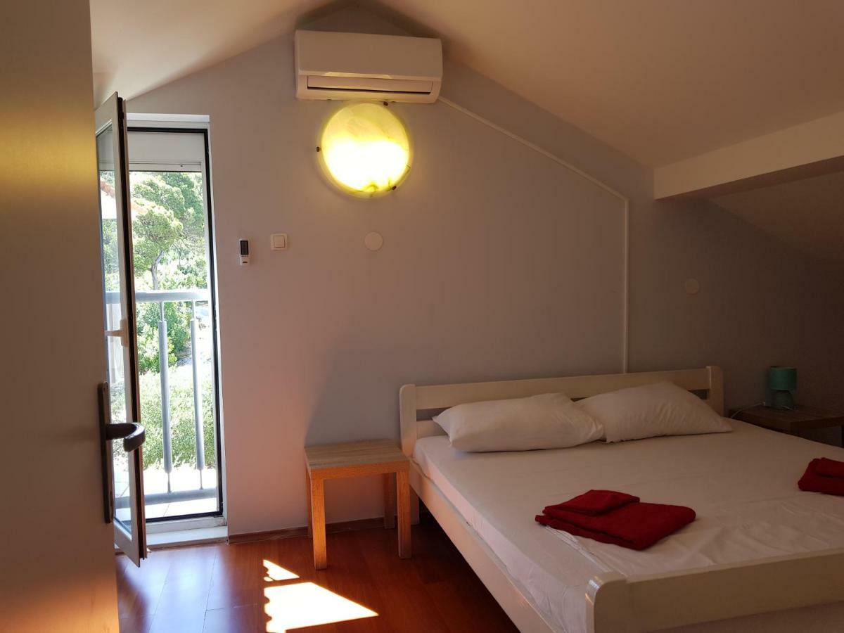 Holiday House "Villa Flora" Sibenik Exterior photo