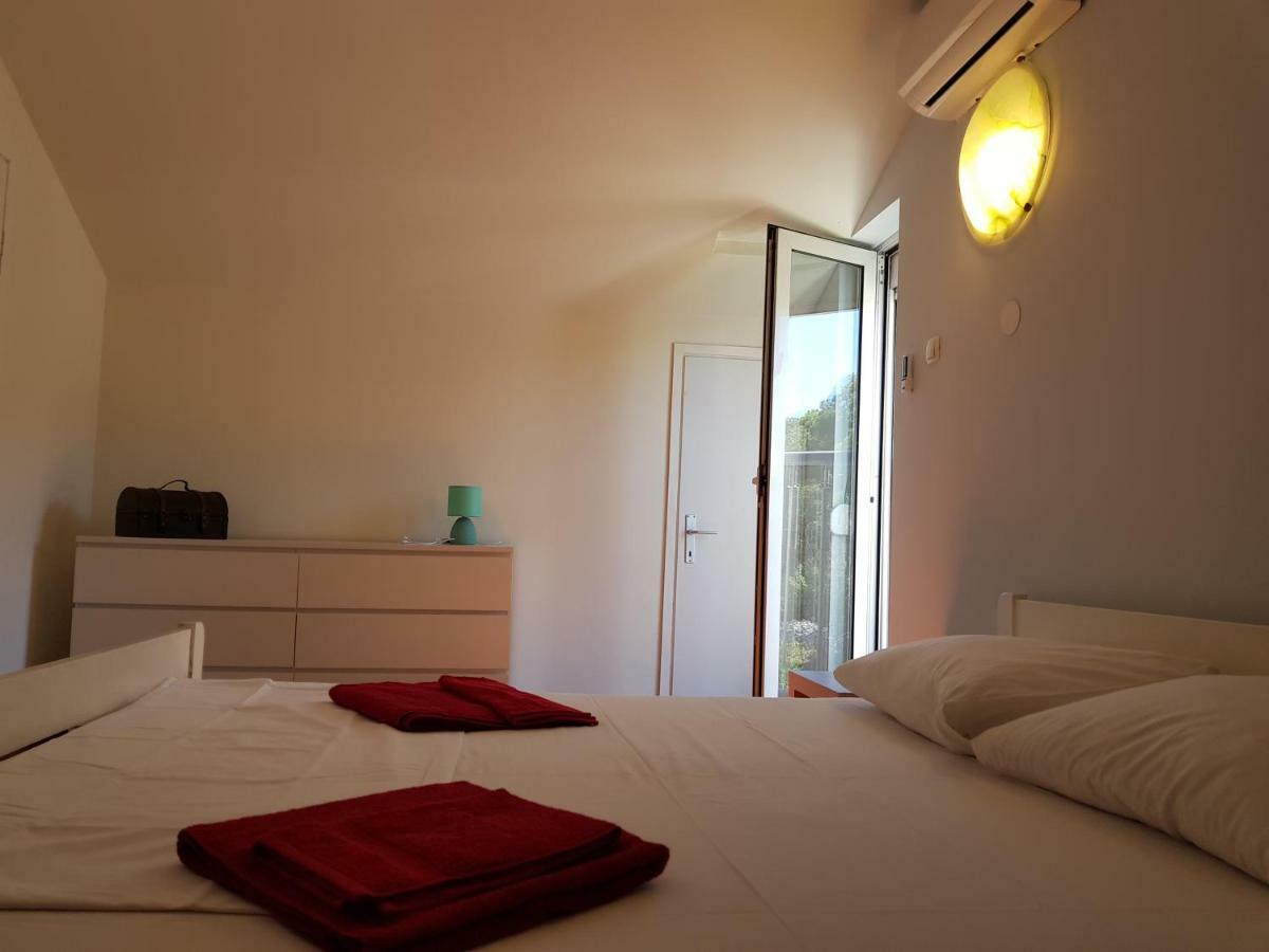 Holiday House "Villa Flora" Sibenik Exterior photo